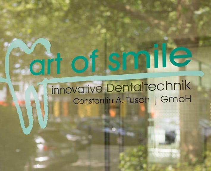 Werbetechnik Schaufensterbeklebung art of smile