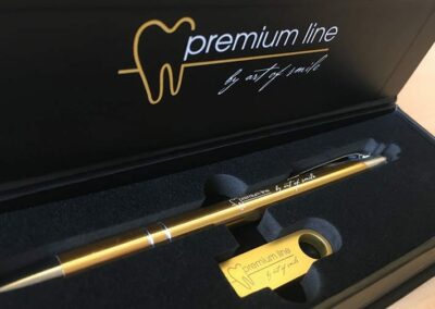 Premium Box mit Kugelschreiber + USB-Stick „premium line by art of smile“