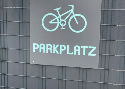 Parkplatzschilder „intermed“