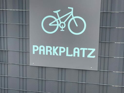 Parkplatzschilder „intermed“
